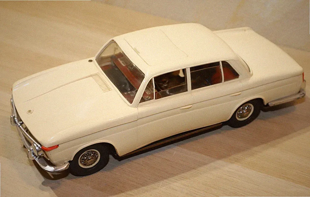 1x Arnold BMW 1502 elektrisch, Blechspielzeug, BASTLERWARE, L37cm