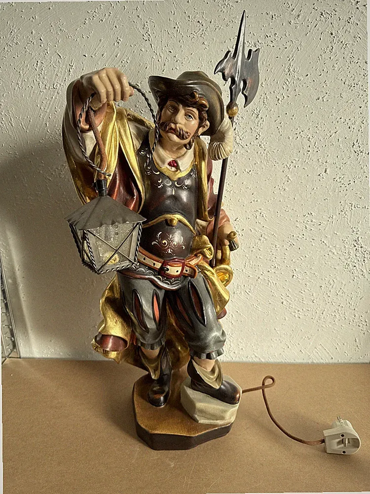 26846/ Nachtwächter Holz geschnitzt farbig elektrisch Höhe ca. 65,5 cm