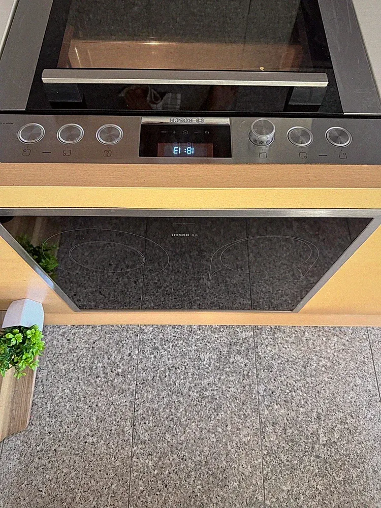 Bosch Unterbau Backofen elektrisch Digitalanzeige Drehregler/Touch 4 Kochfelder