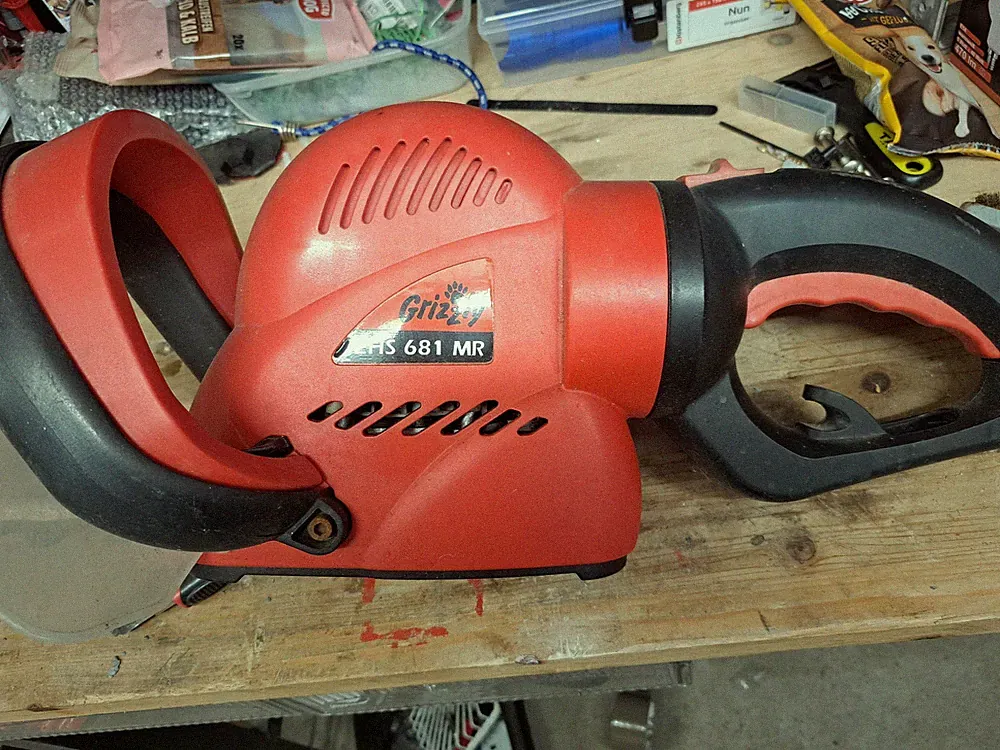Grizzly ZHS 681 MR, elektrische Heckenschere mit langer Scherenfläche