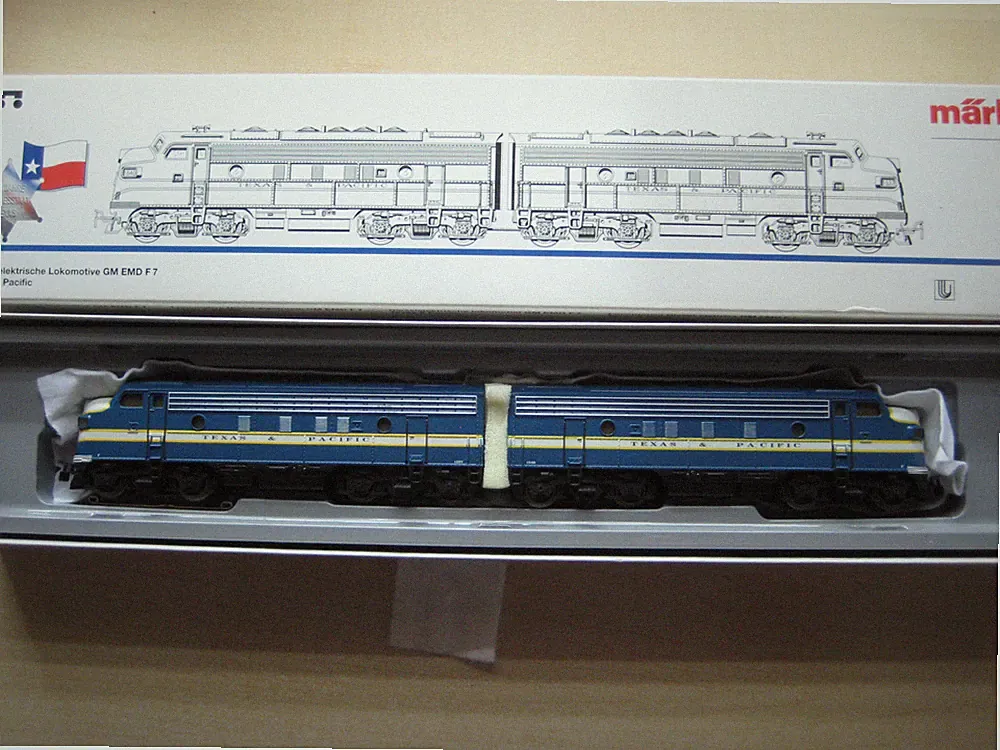 "Märklin H0 3481 Diesel-elektrische Lokomotive GM EMD F 7 Texas & Pacific"