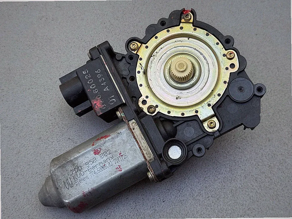 T4 elektrischer Fensterheber eFh Elektrisch Beifahrerseite Fensterhebermotor VW